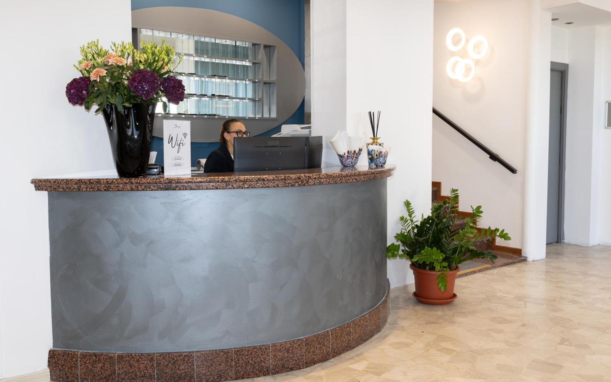 Hotel Delaville Frontemare Лидо ди Йезоло Екстериор снимка