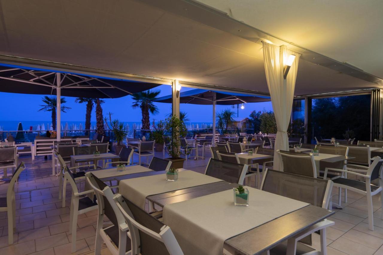 Hotel Delaville Frontemare Лидо ди Йезоло Екстериор снимка